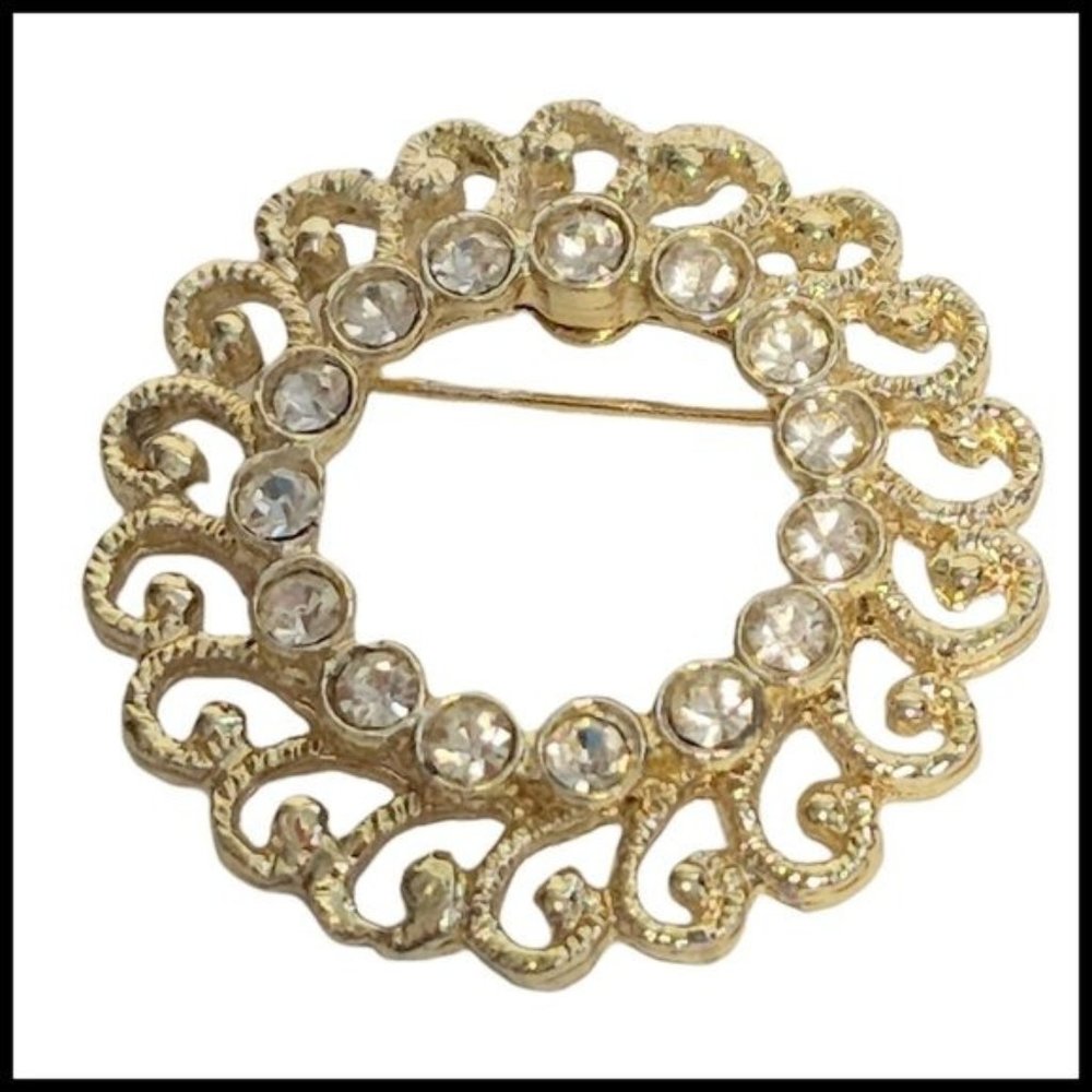 Vintage Gold Tone Brooch Round Rhinestone Swirl‎ Detail Scarf Pin Jewelry